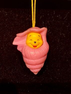 Winnie The Pooh - Peek-A-Pooh Collection Figure (Pink Shell)